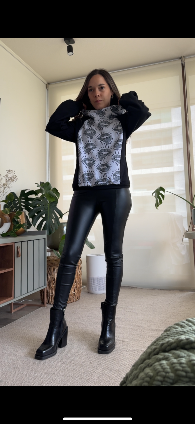 Poleron labios blackwhite