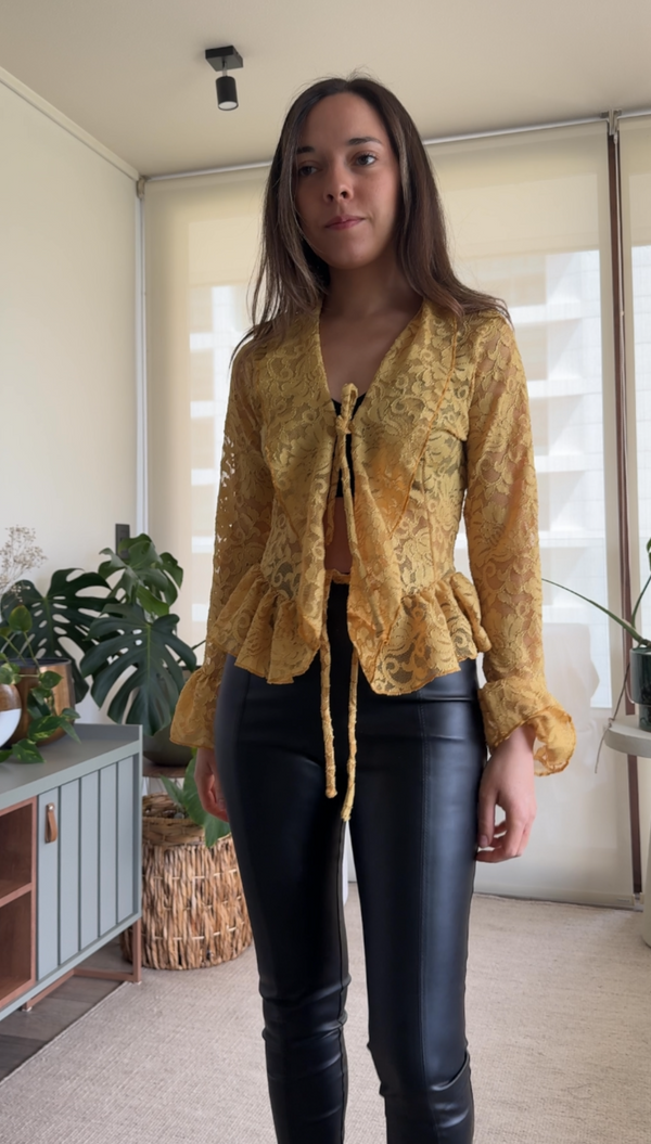 Polera/ Tapado encaje mostaza