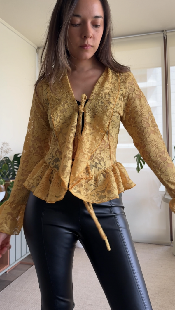 Polera/ Tapado encaje mostaza