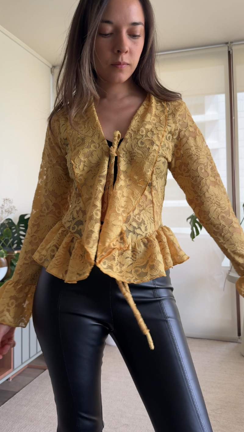 Polera/ Tapado encaje mostaza