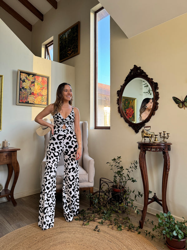 Enterito nudo blanco leopardo negro